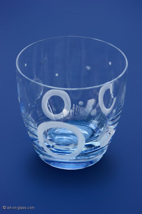 kleines-glas-mit-kreisen-blau